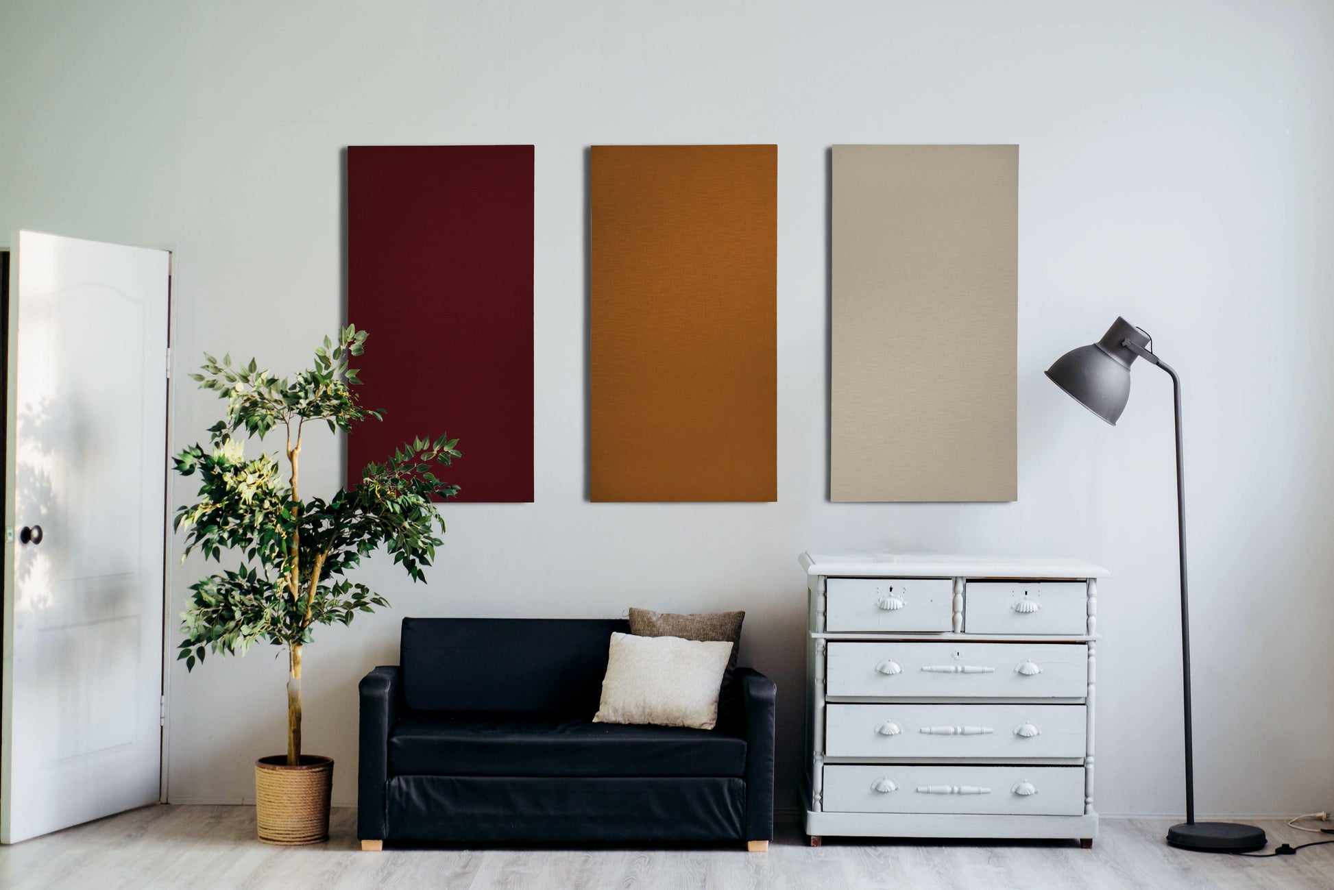 Interieur met drieluik linnen wandpanelen 
