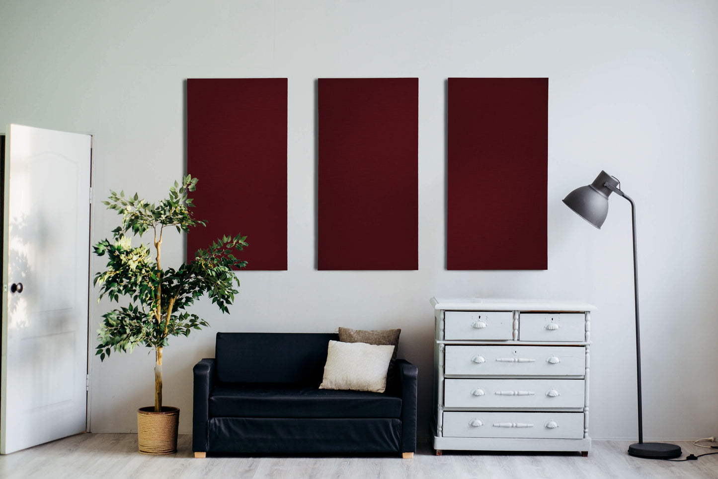 Interieur met bordeaux linnen wandpanelen