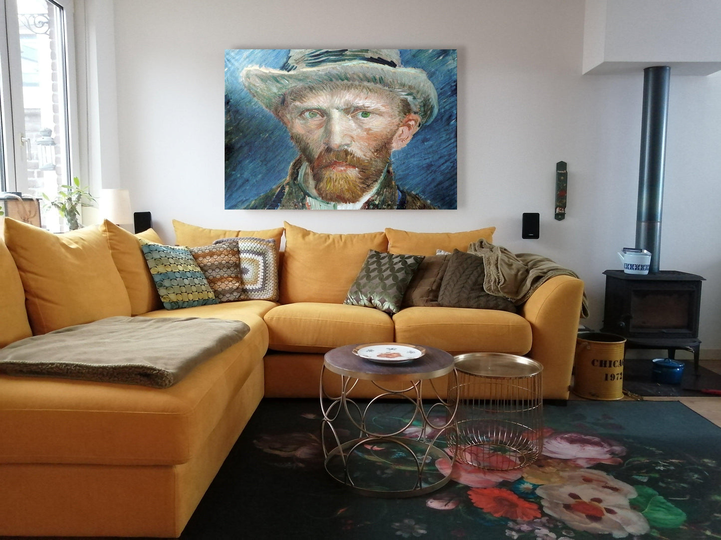 Interieur met akoestische kunst van Gogh zelfportret
